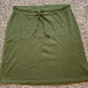 Super soft and comfy hunter green skirt